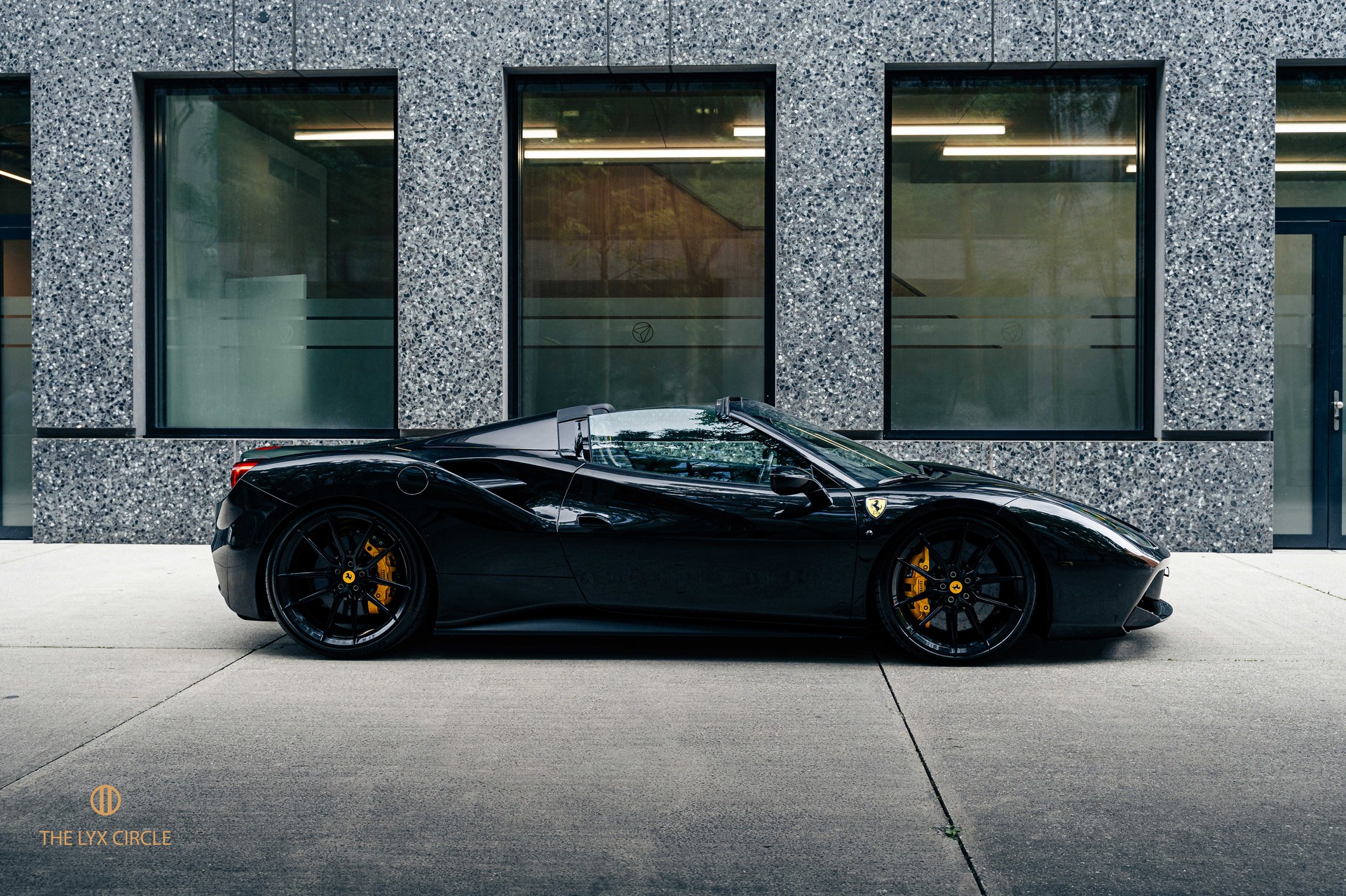 FERRARI 488 Spider 3.9 V8-image-2