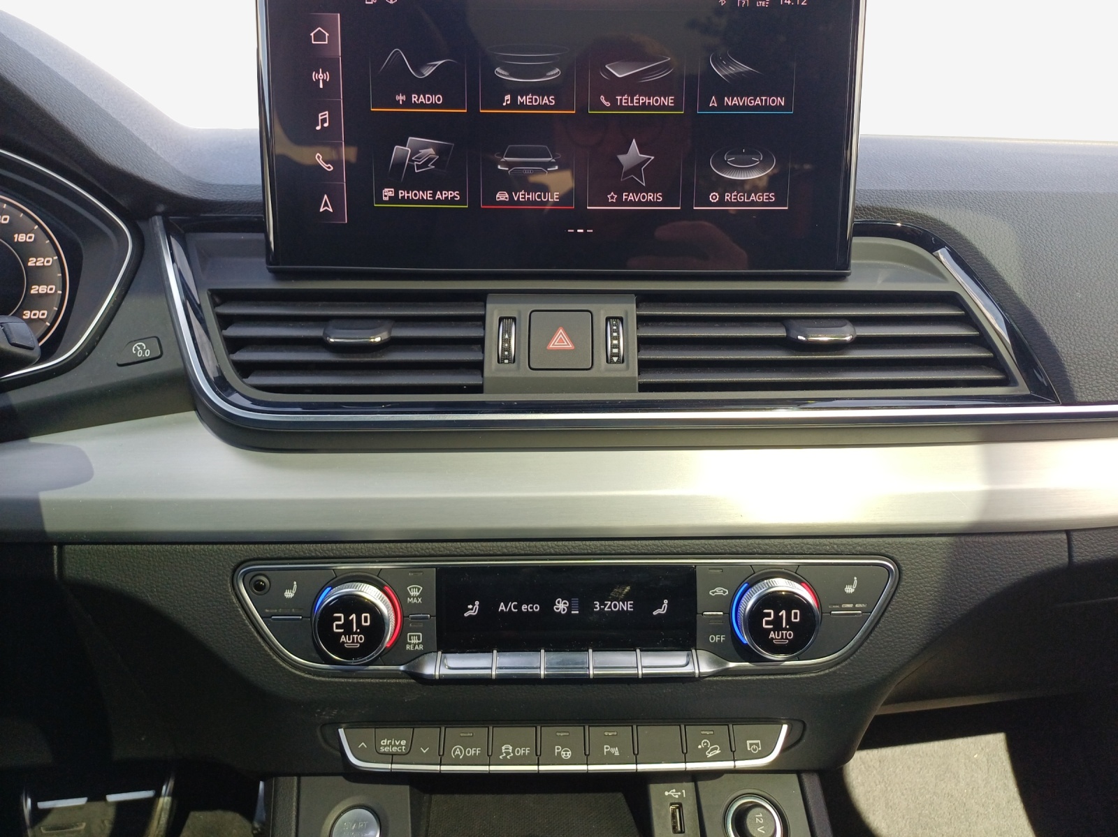 AUDI Q5 45 TFSI Black Edition quattro S-tronic-image-10