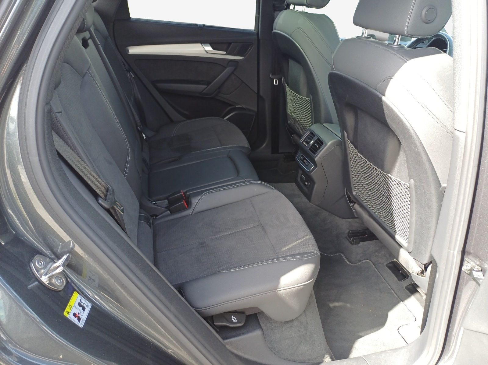 AUDI Q5 45 TFSI Black Edition quattro S-tronic-image-13