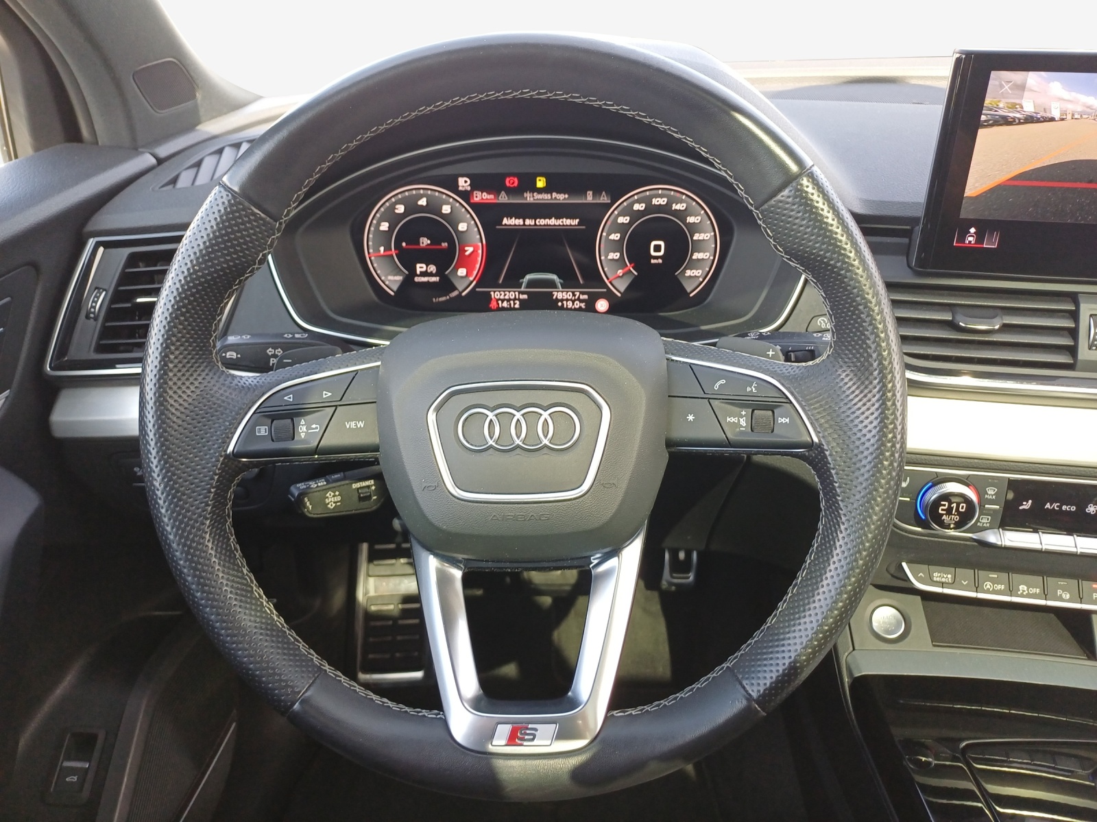 AUDI Q5 45 TFSI Black Edition quattro S-tronic-image-9