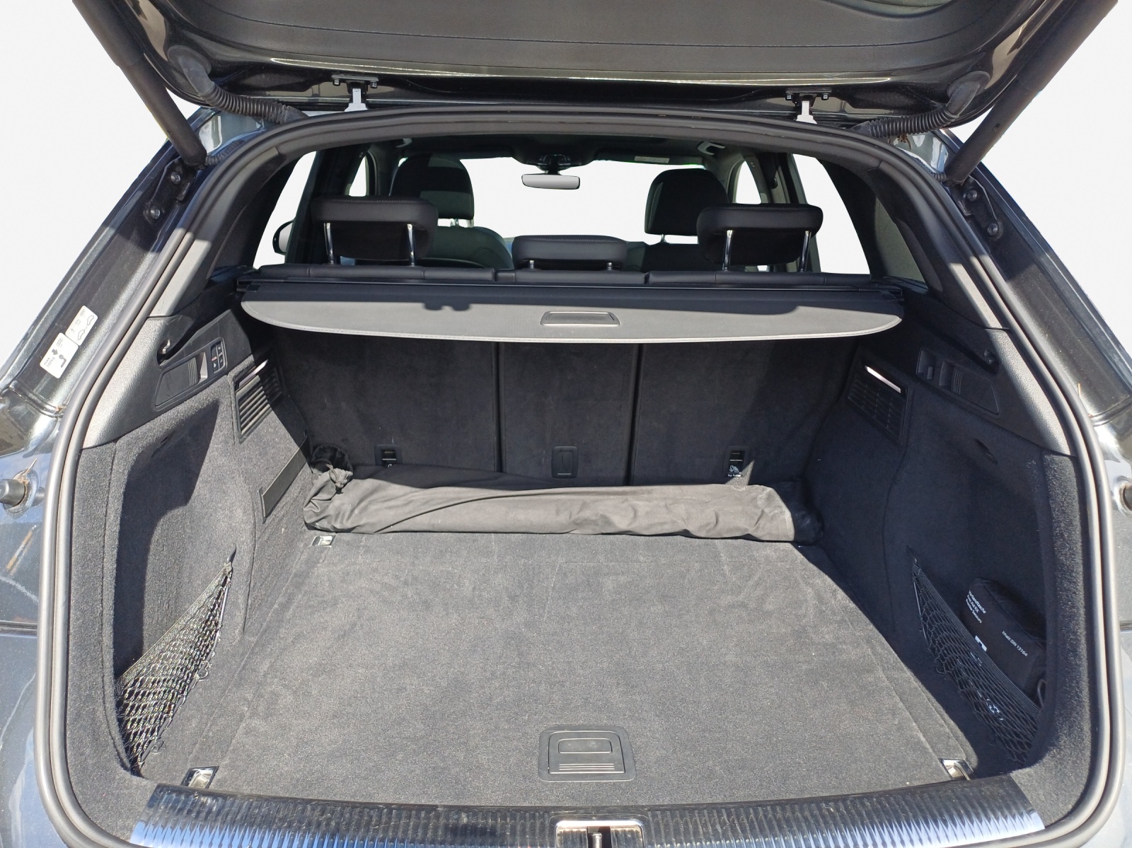 AUDI Q5 45 TFSI Black Edition quattro S-tronic-image-12