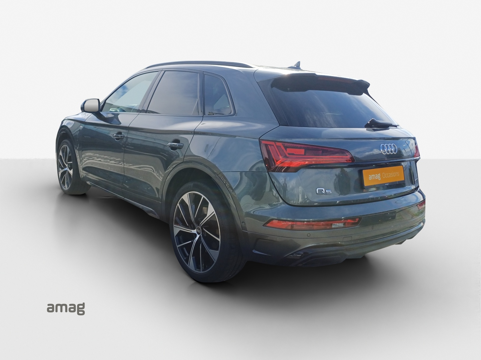 AUDI Q5 45 TFSI Black Edition quattro S-tronic-image-2
