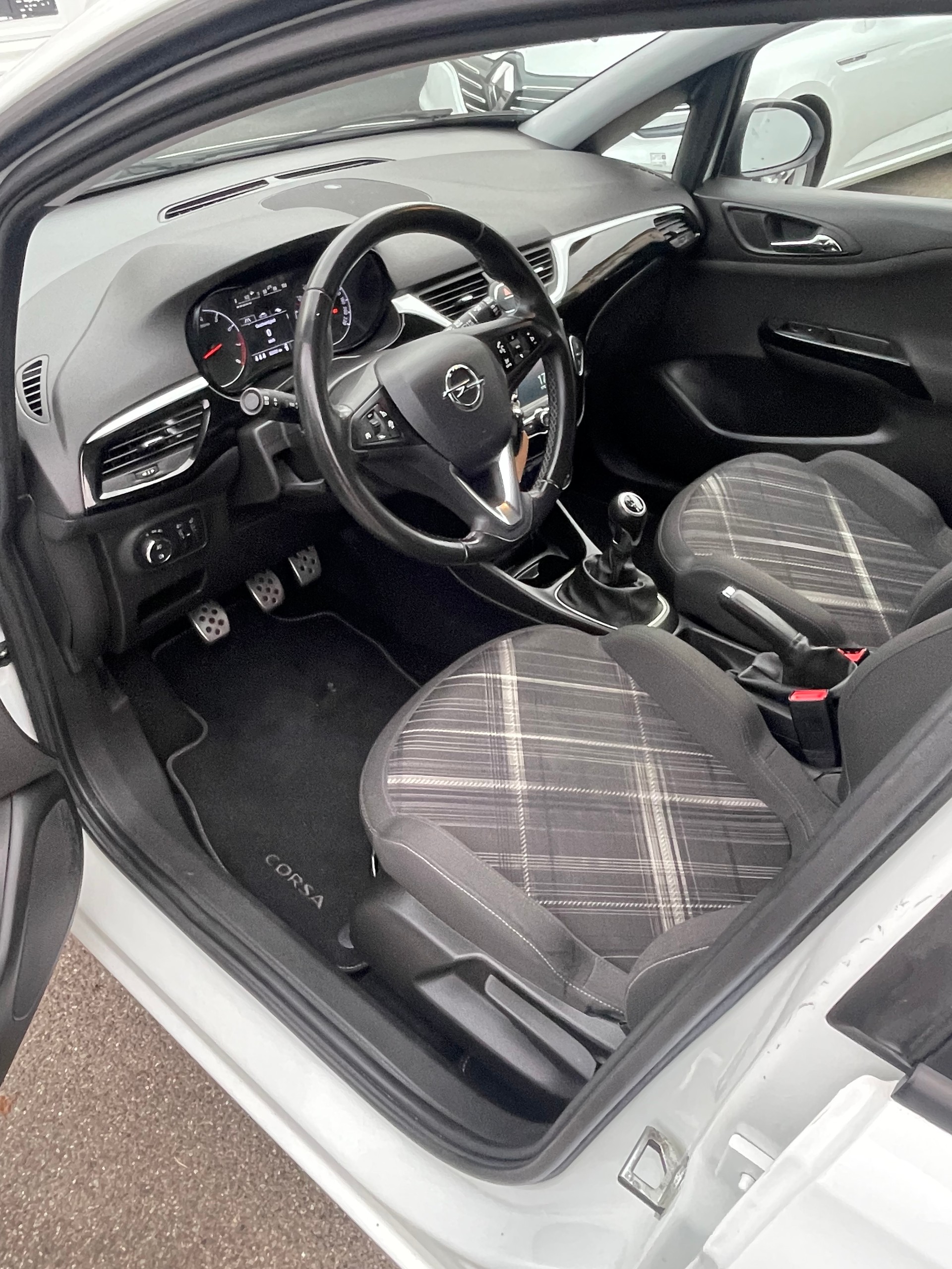 OPEL Corsa 1.0 T EcoTec Black Edition-image-6