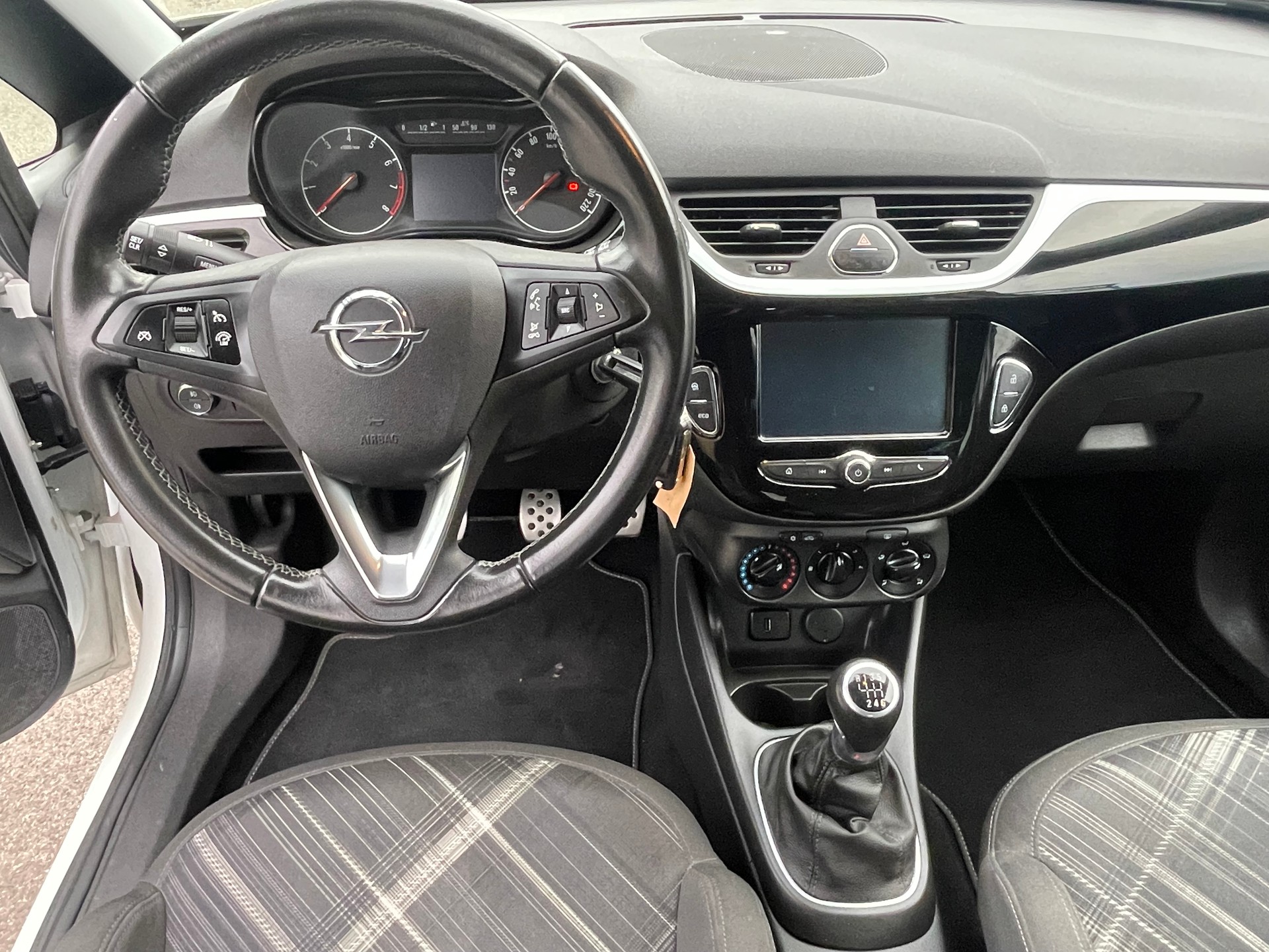 OPEL Corsa 1.0 T EcoTec Black Edition-image-9