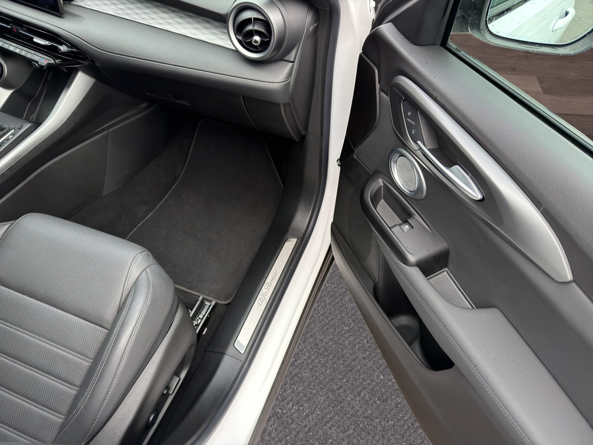 ALFA ROMEO Tonale 1.3 Plug-in-Hybrid Q4 Veloce-image-22
