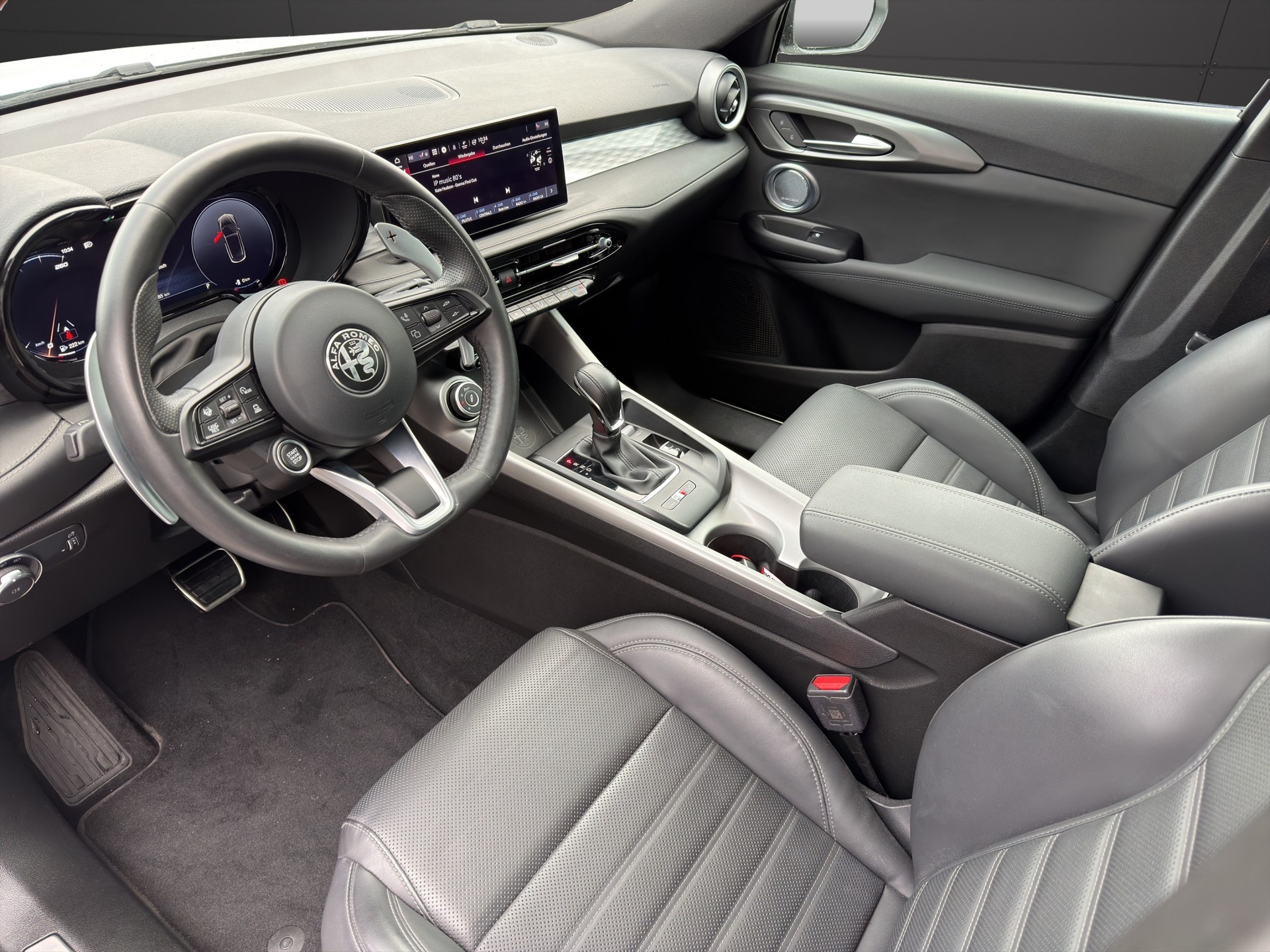 ALFA ROMEO Tonale 1.3 Plug-in-Hybrid Q4 Veloce-image-9