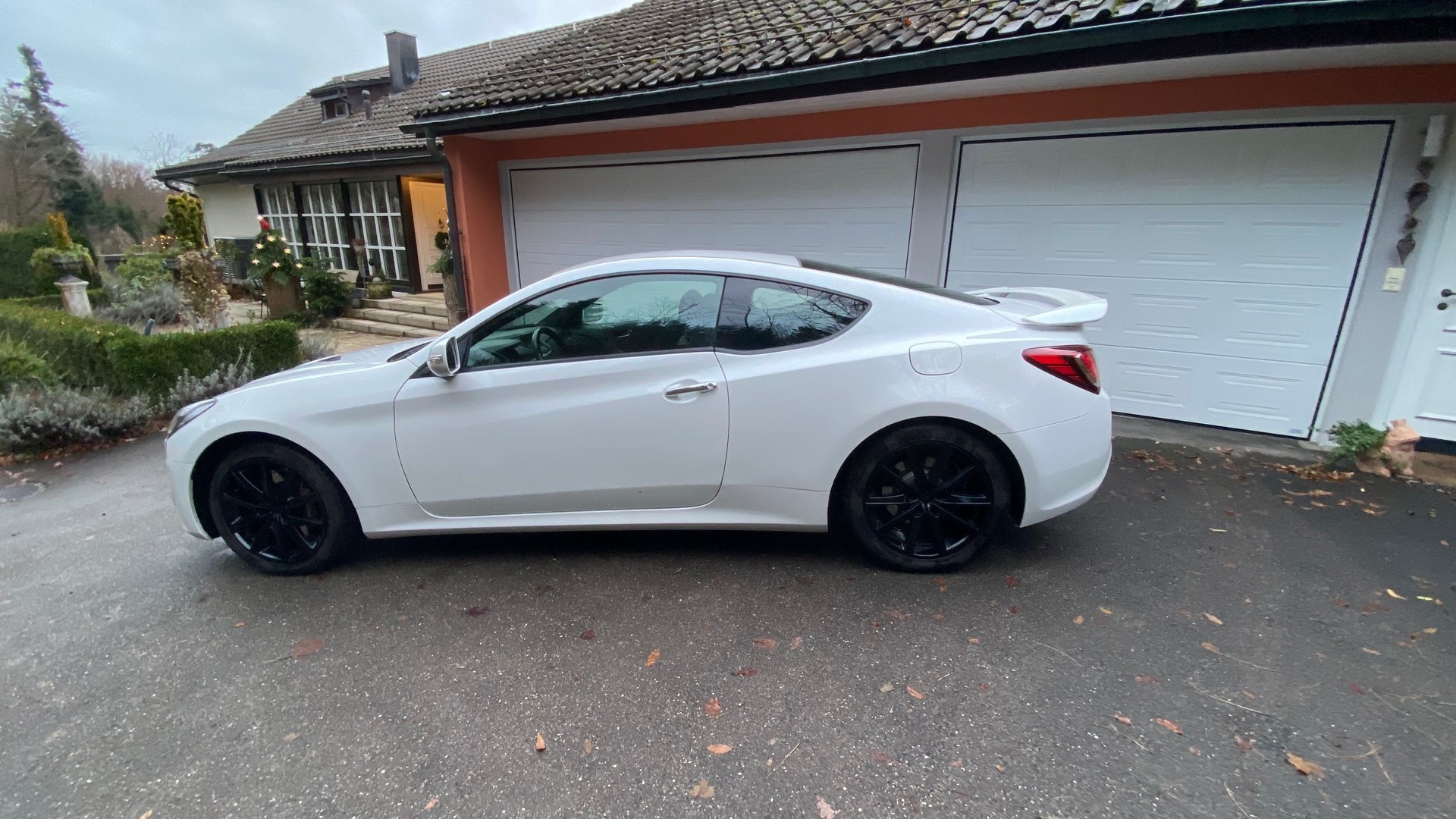HYUNDAI Genesis 2.0 Turbo Coupé 6 Gang, 275 PS-image-3