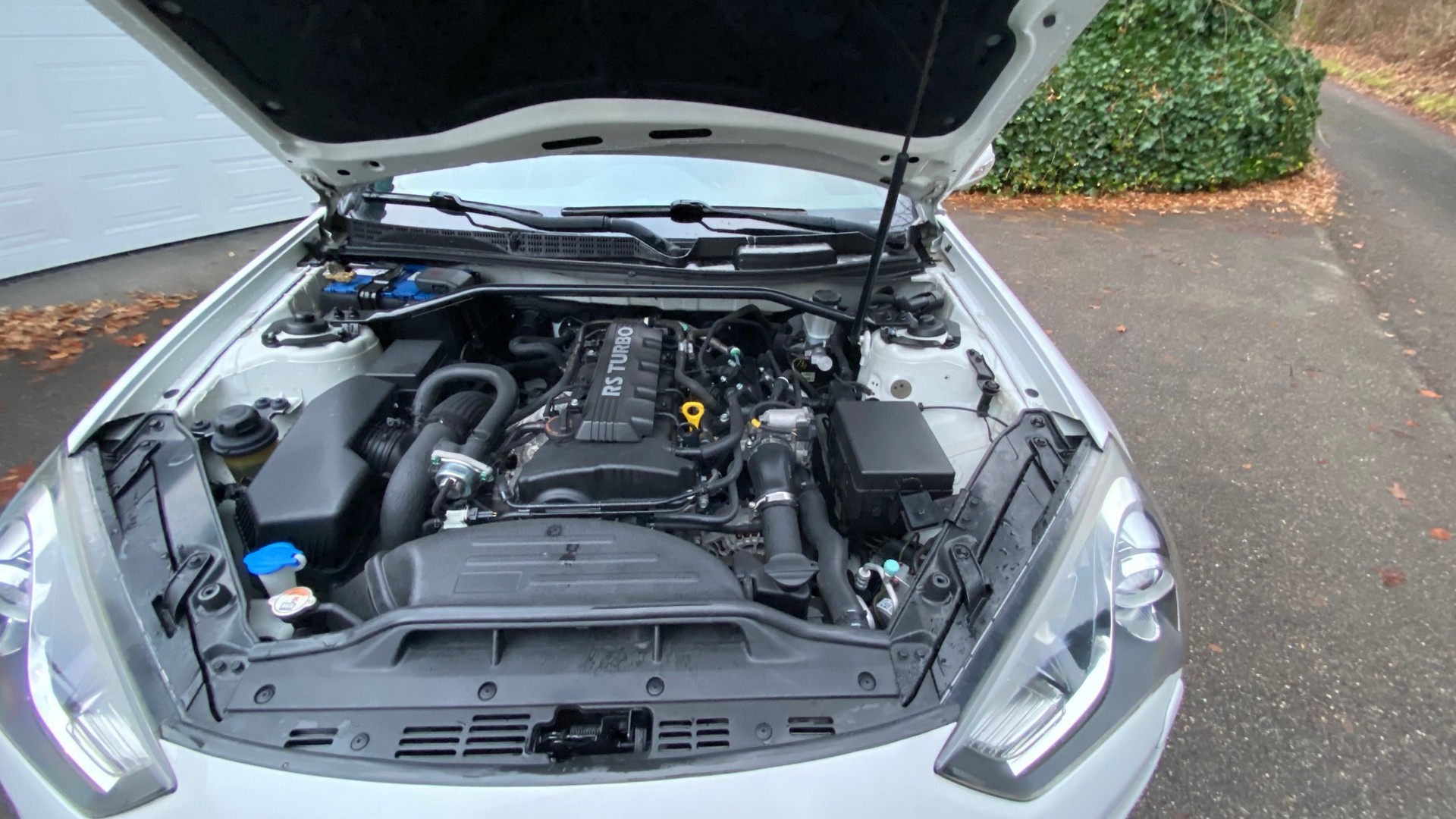 HYUNDAI Genesis 2.0 Turbo Coupé 6 Gang, 275 PS-image-9