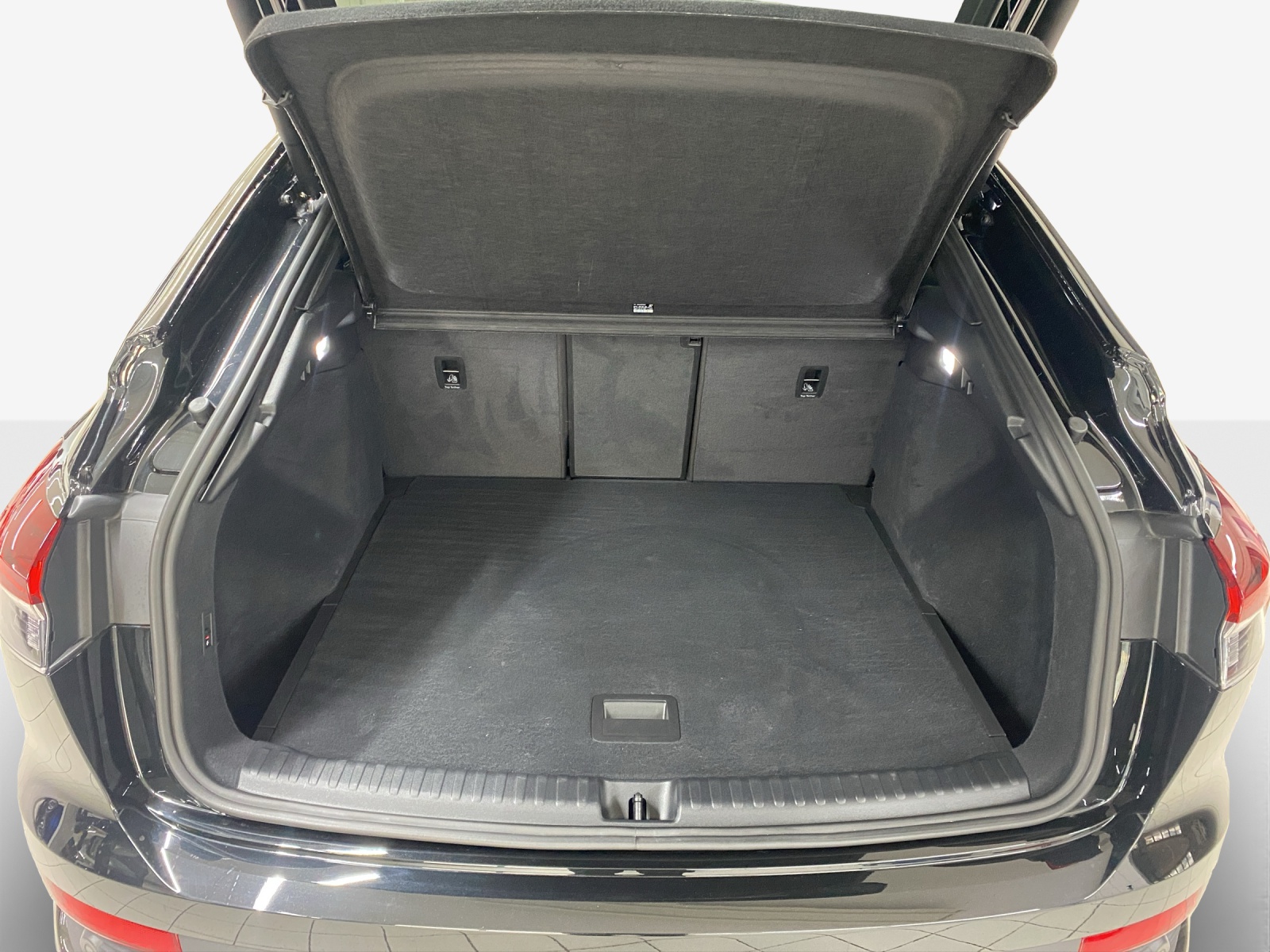 AUDI Q4 Sportback e-tron 55 quattro-image-4
