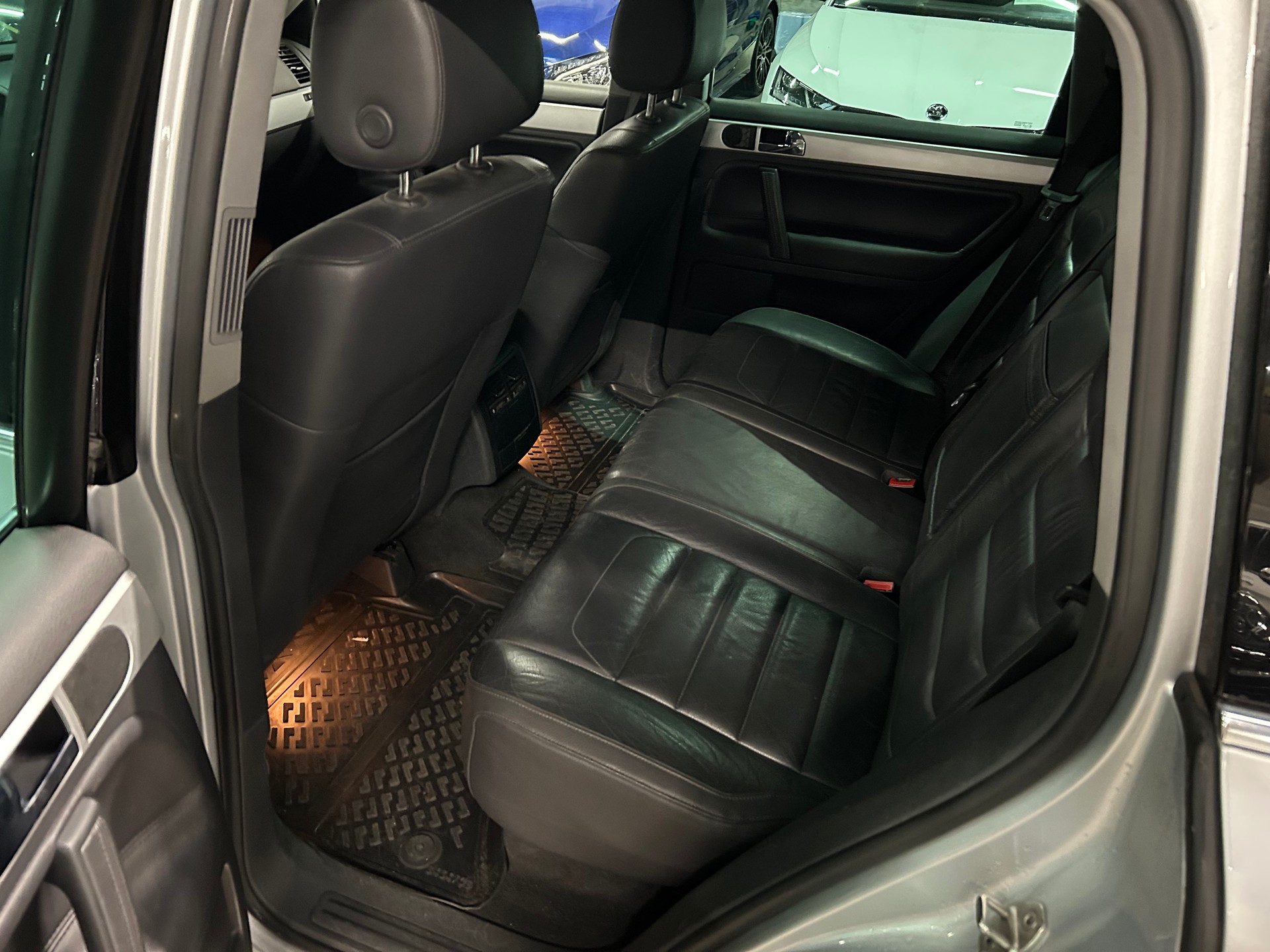VW Touareg 3.0 TDI Mountain-image-12