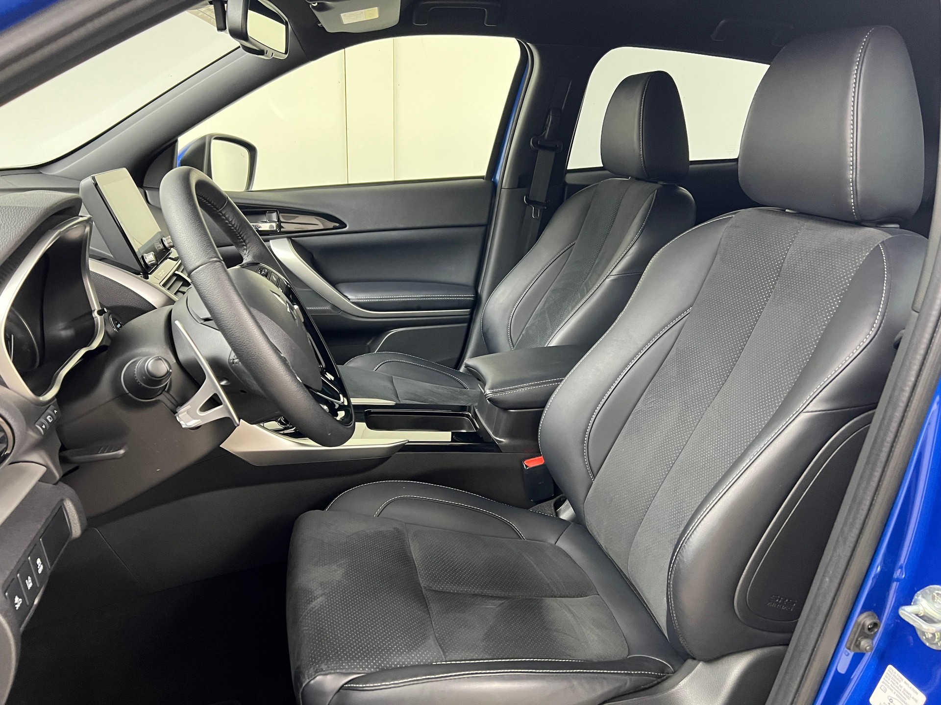 MITSUBISHI Eclipse Cross 2.4 PHEV Intense 4x4-image-6