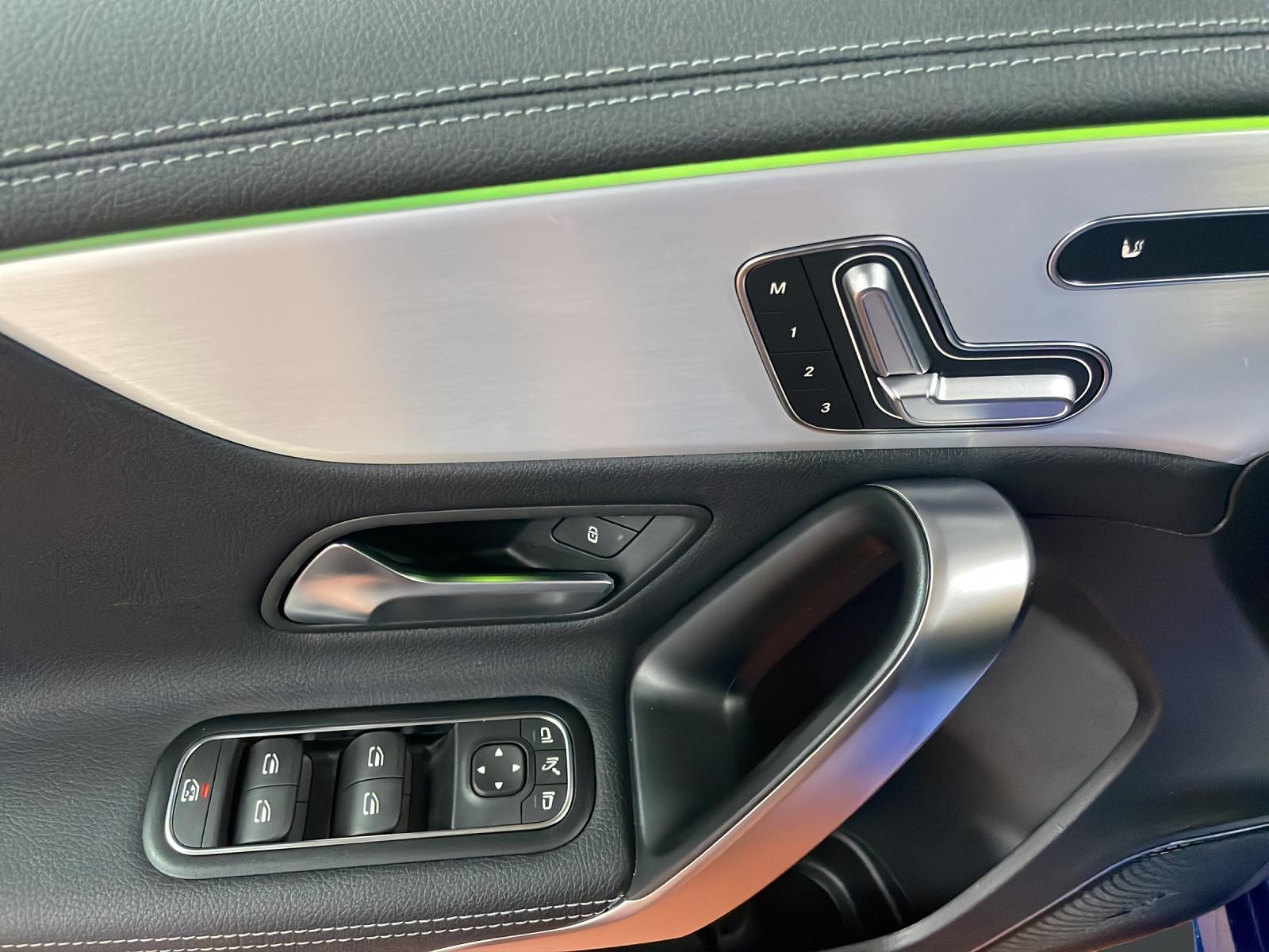 MERCEDES-BENZ A 200 AMG Line-image-6