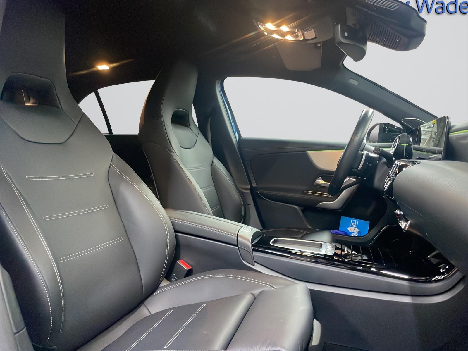 MERCEDES-BENZ A 200 AMG Line-image-5