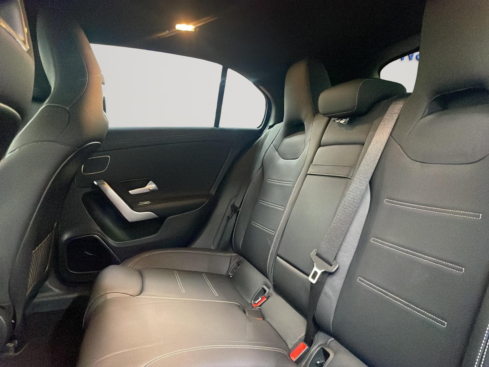 MERCEDES-BENZ A 200 AMG Line-image-7