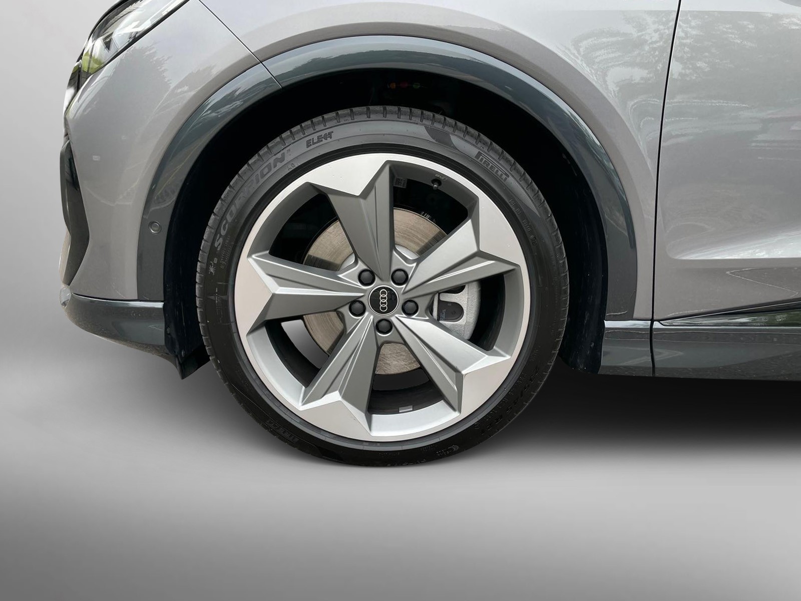 AUDI Q4 e-tron 45 Edition Swiss Ski quattro-image-2