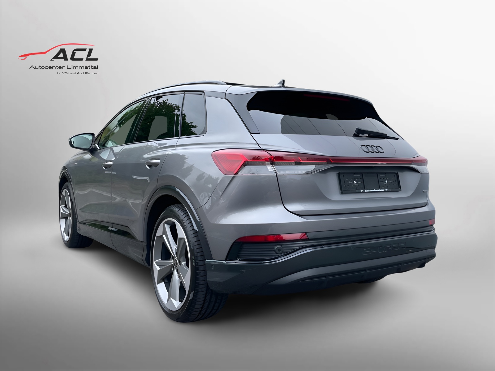 AUDI Q4 e-tron 45 Edition Swiss Ski quattro-image-5