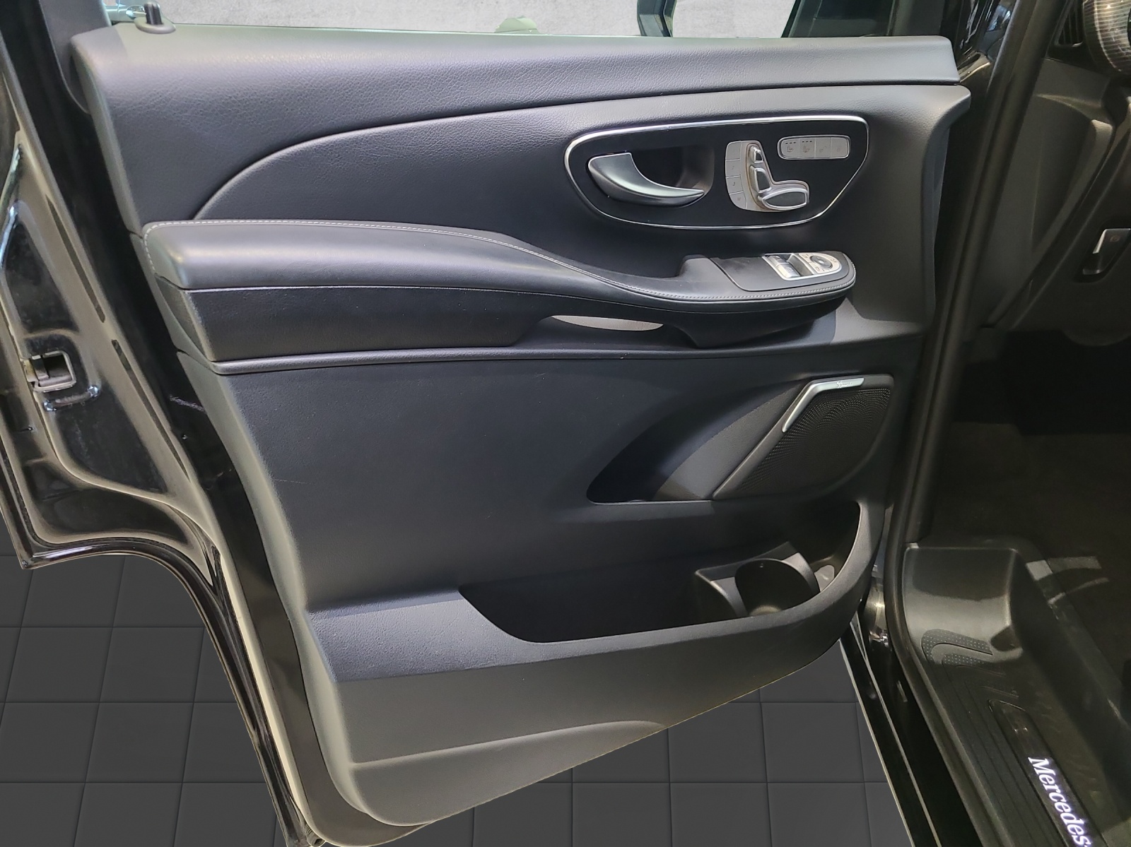 MERCEDES-BENZ V 300 d lang Avantgarde 4Matic 9G-Tronic-image-8