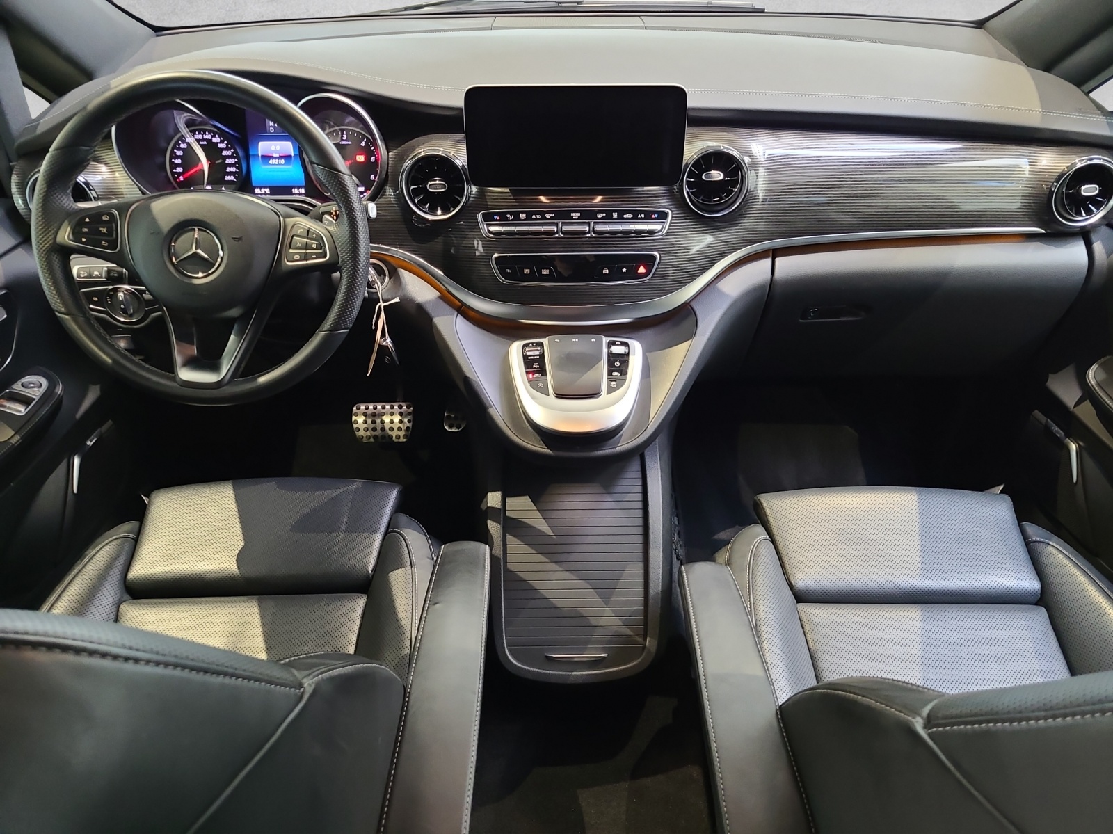 MERCEDES-BENZ V 300 d lang Avantgarde 4Matic 9G-Tronic-image-11