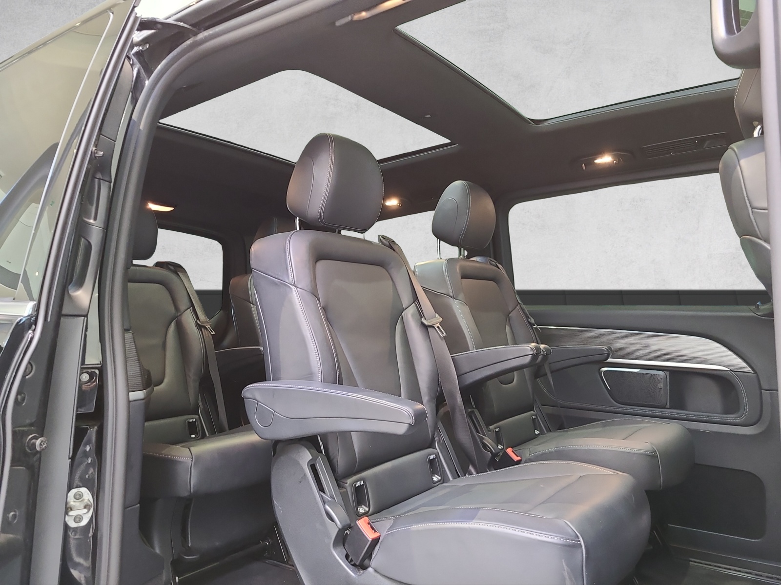 MERCEDES-BENZ V 300 d lang Avantgarde 4Matic 9G-Tronic-image-14
