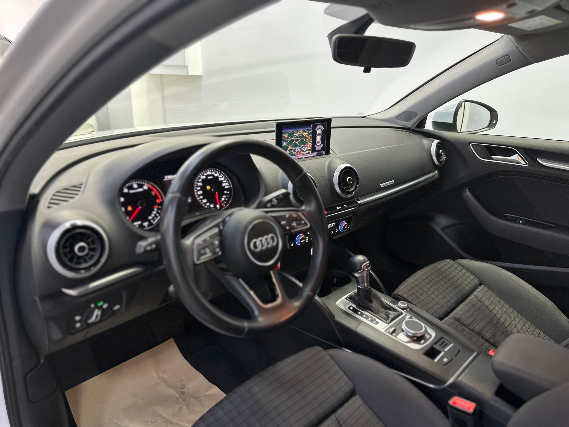 AUDI A3 Limousine 2.0 TFSI Sport quattro S-tronic-image-12