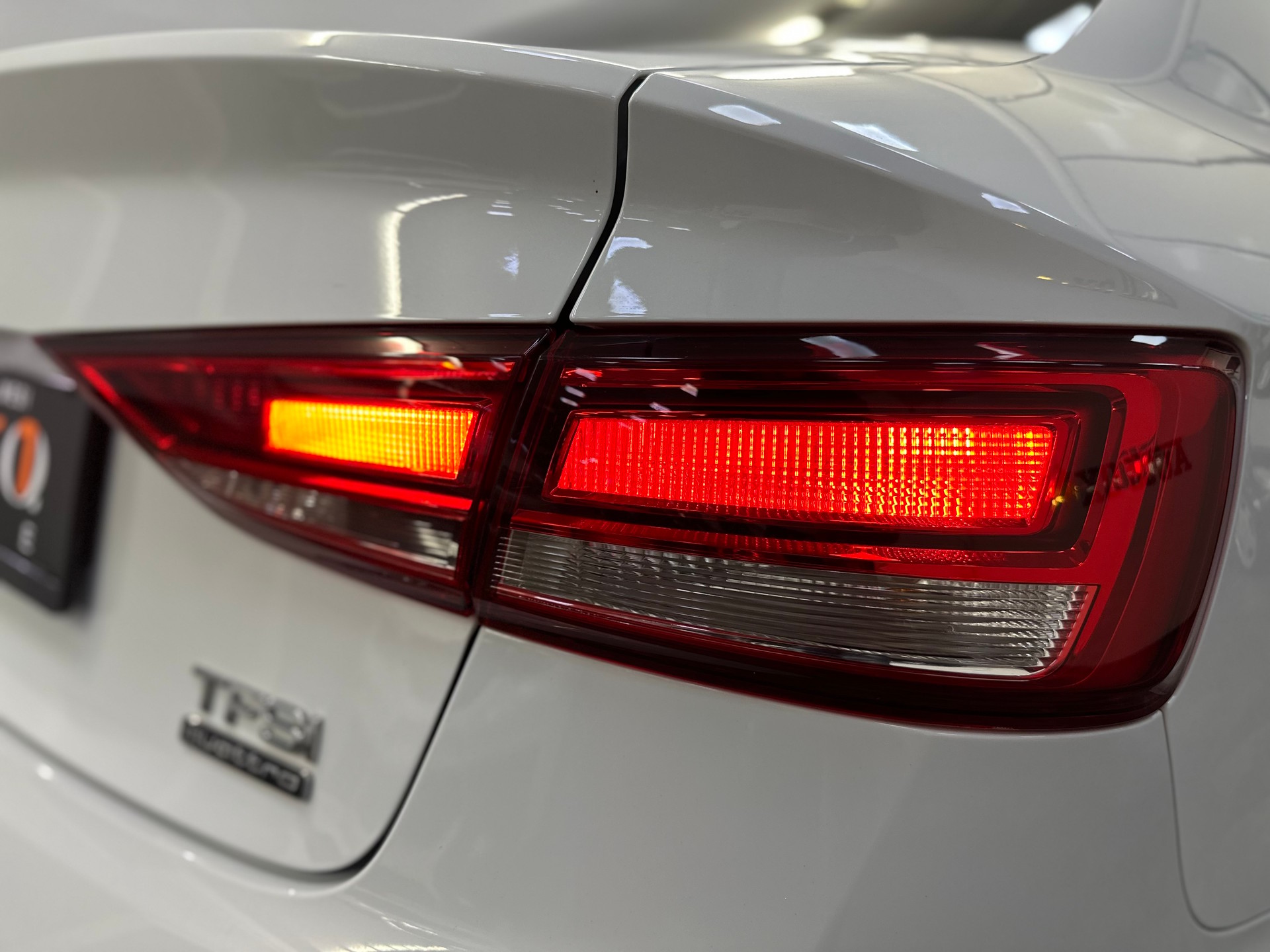 AUDI A3 Limousine 2.0 TFSI Sport quattro S-tronic-image-11