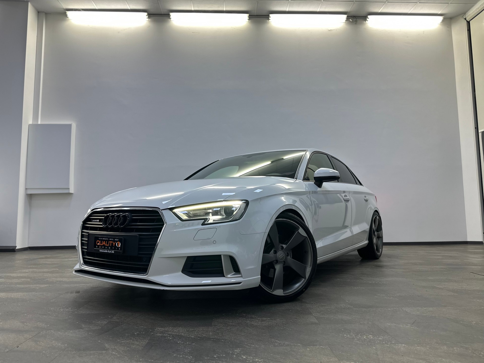 AUDI A3 Limousine 2.0 TFSI Sport quattro S-tronic-image-1
