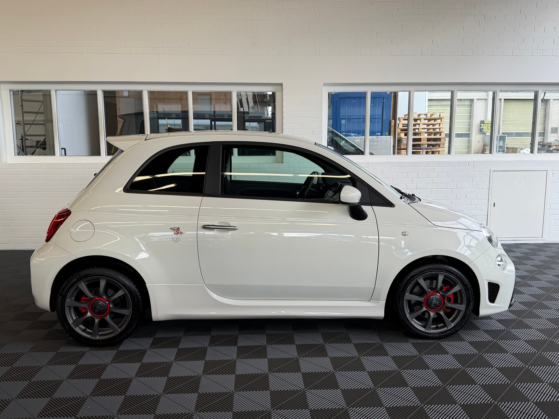 FIAT 595 1.4 16V Turbo 145 PS Abarth Dualogic (CH)-image-1
