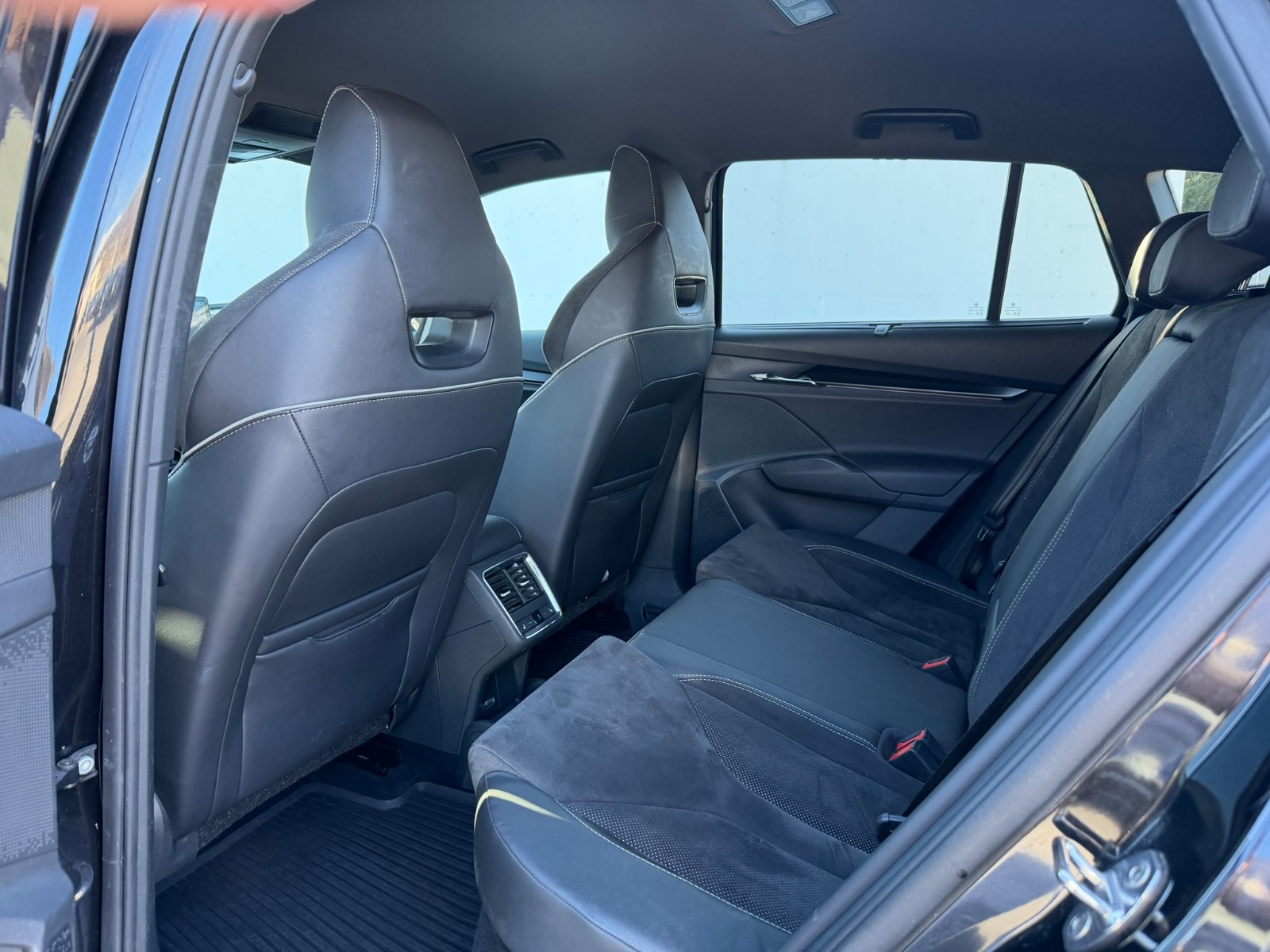 SKODA Enyaq iV 80x SportLine-image-10