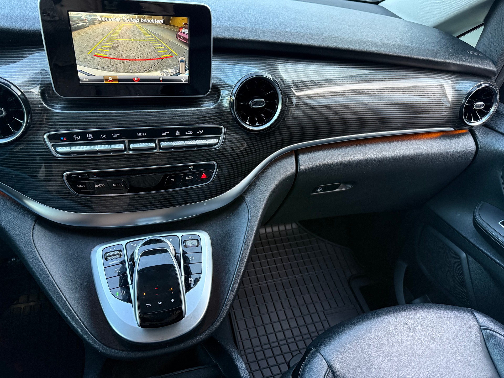MERCEDES-BENZ V 300 d Lang Avantgarde 4Matic 9G-Tronic-image-9
