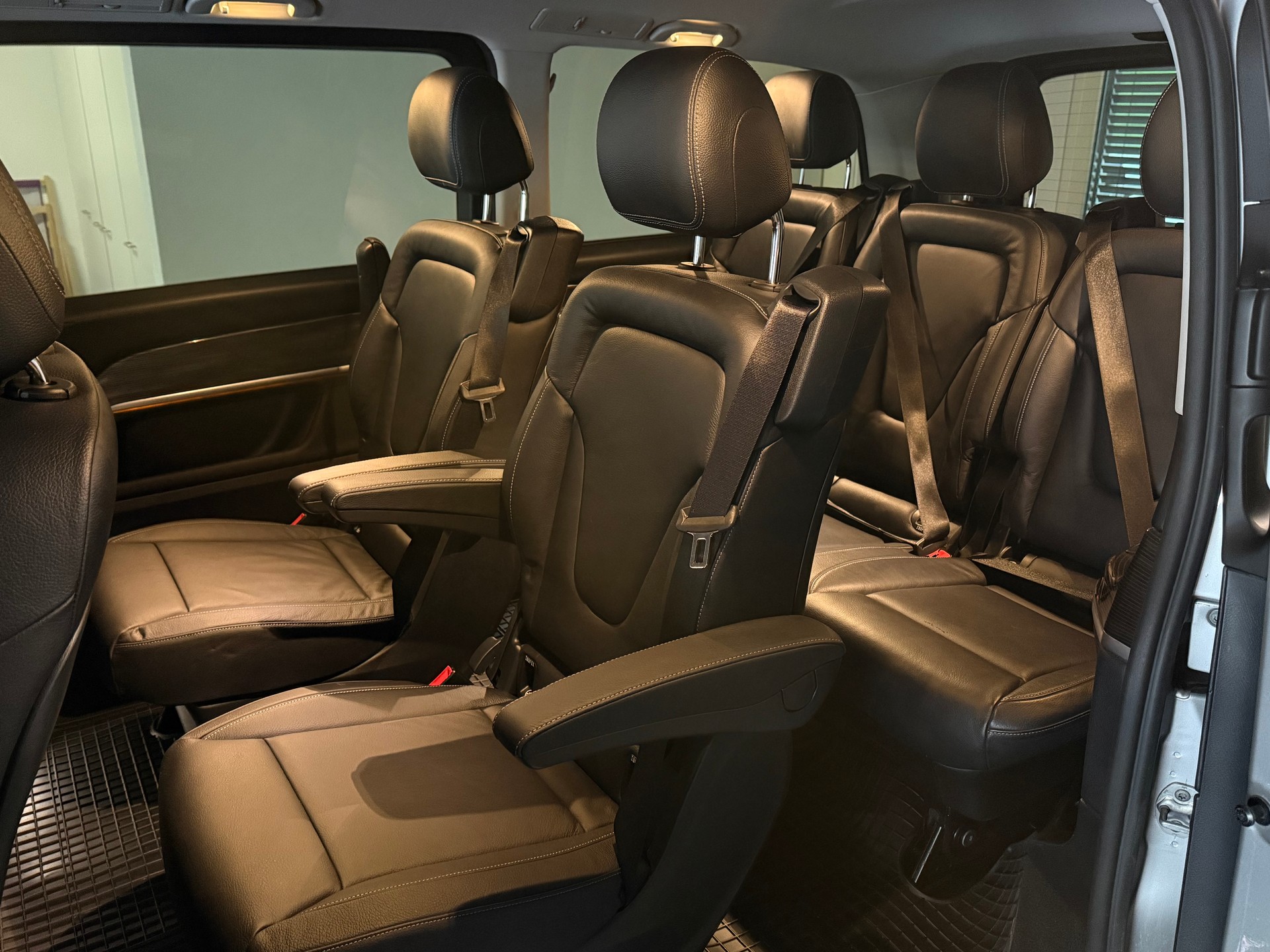 MERCEDES-BENZ V 300 d Lang Avantgarde 4Matic 9G-Tronic-image-5