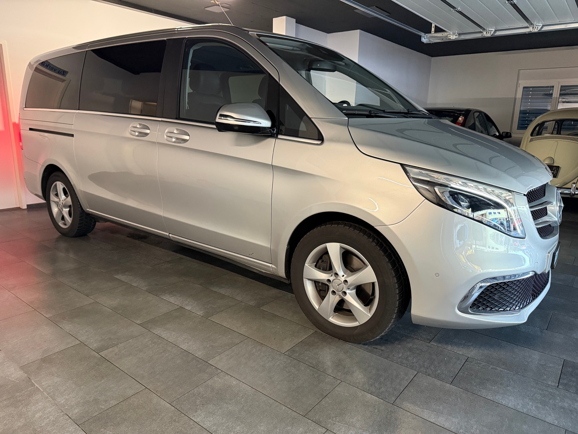 MERCEDES-BENZ V 300 d Lang Avantgarde 4Matic 9G-Tronic-image-2