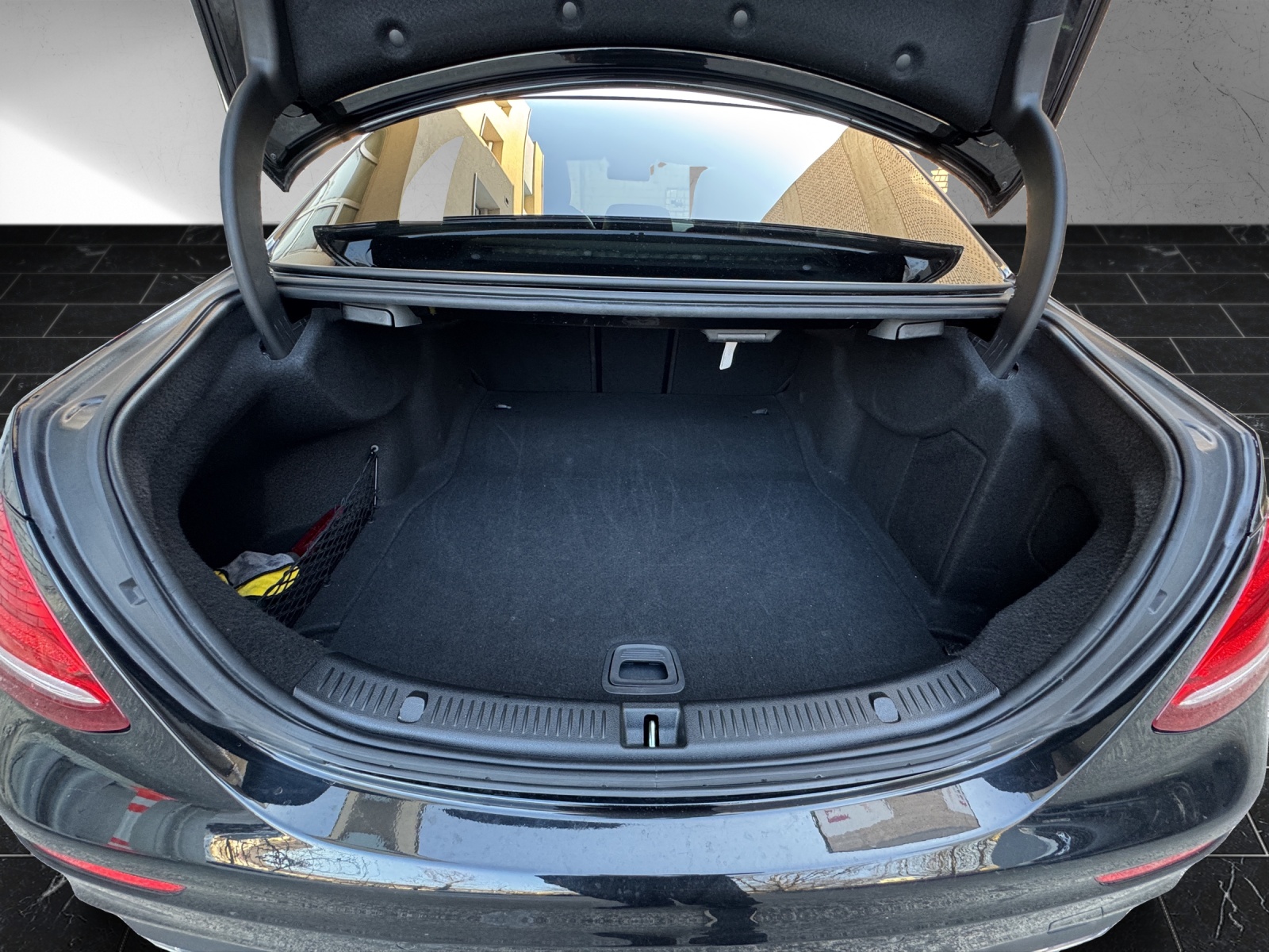 MERCEDES-BENZ E 220 d AMG Line 9G-Tronic-image-21