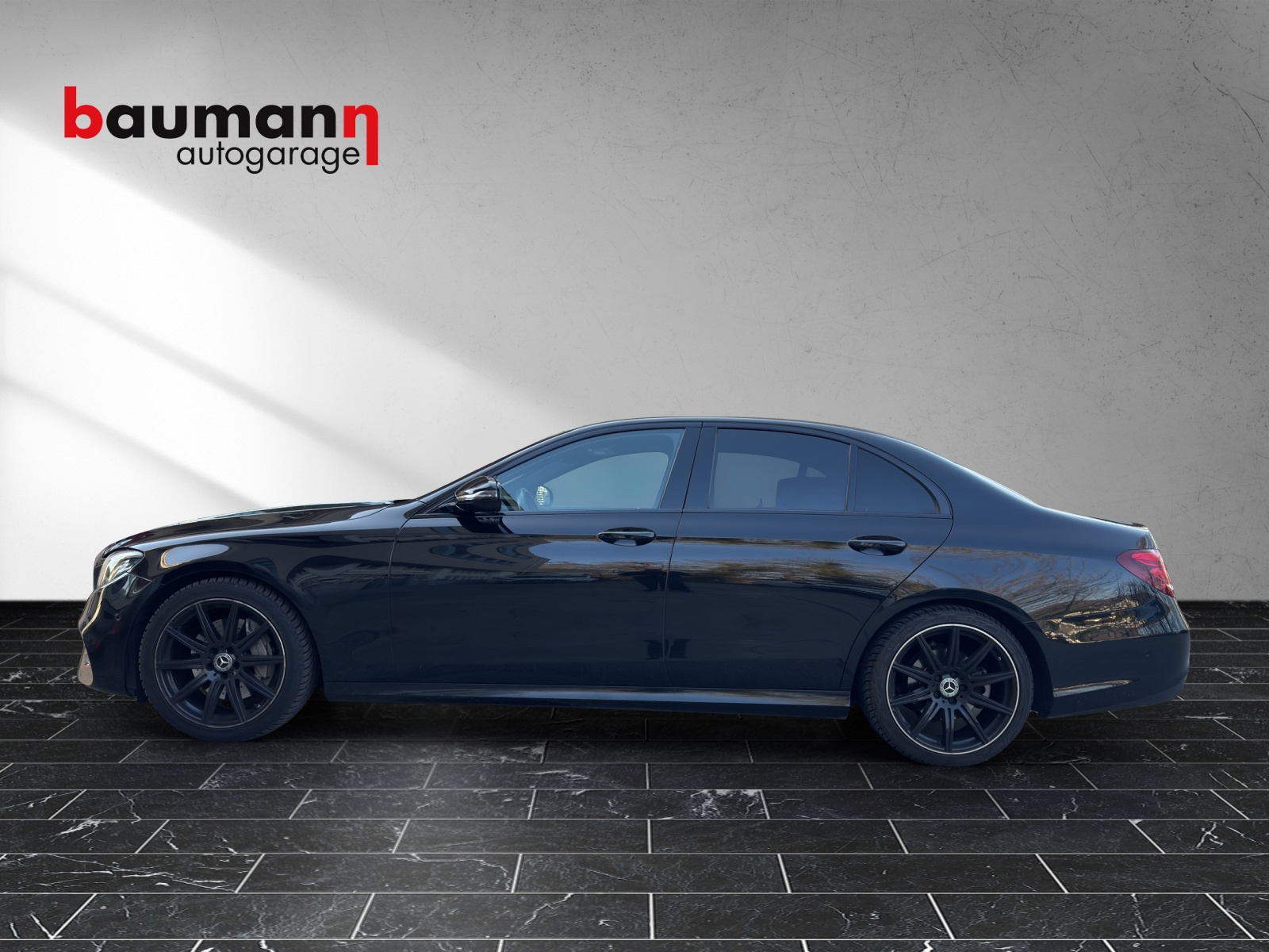 MERCEDES-BENZ E 220 d AMG Line 9G-Tronic-showroom-element-1
