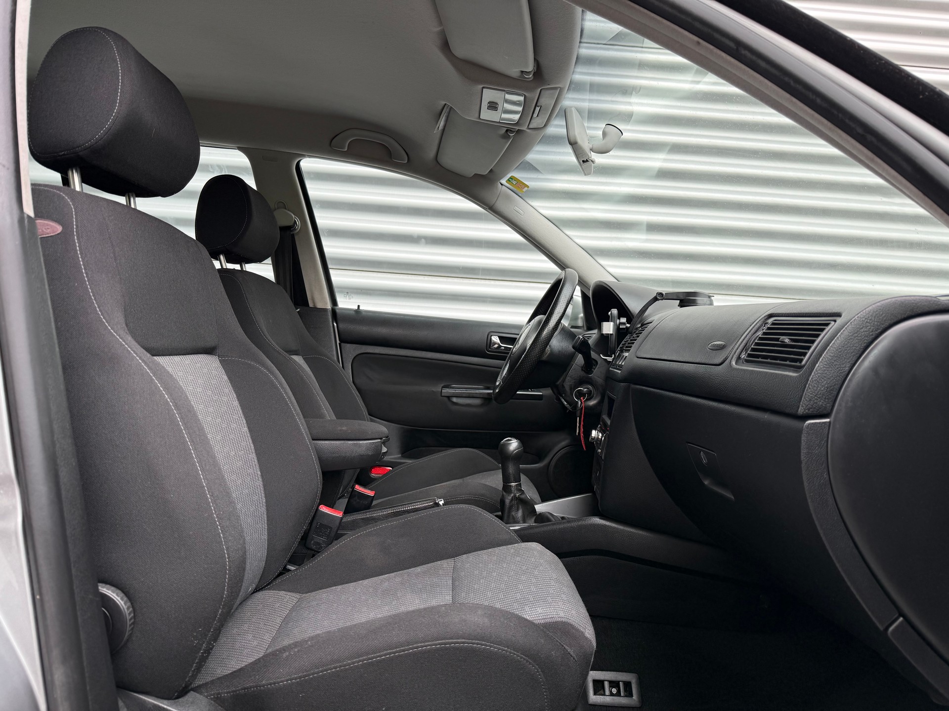 VW Golf Variant 1.6 16V FSI Pacific-image-5