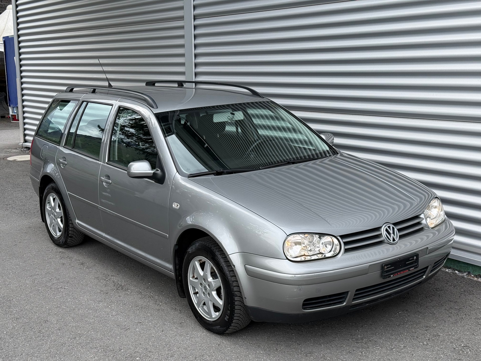 VW Golf Variant 1.6 16V FSI Pacific-image-2