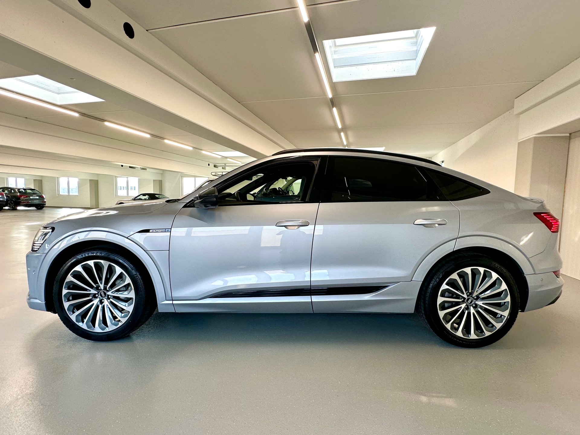 AUDI e-tron 55 Sportback S Line quattro-image-5
