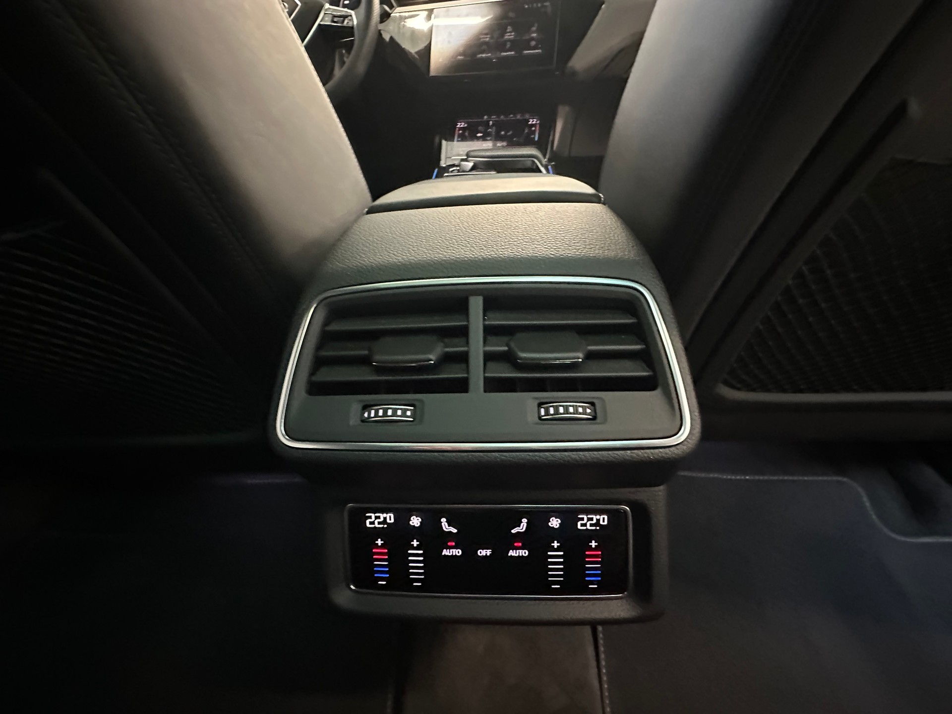 AUDI e-tron 55 Sportback S Line quattro-image-12