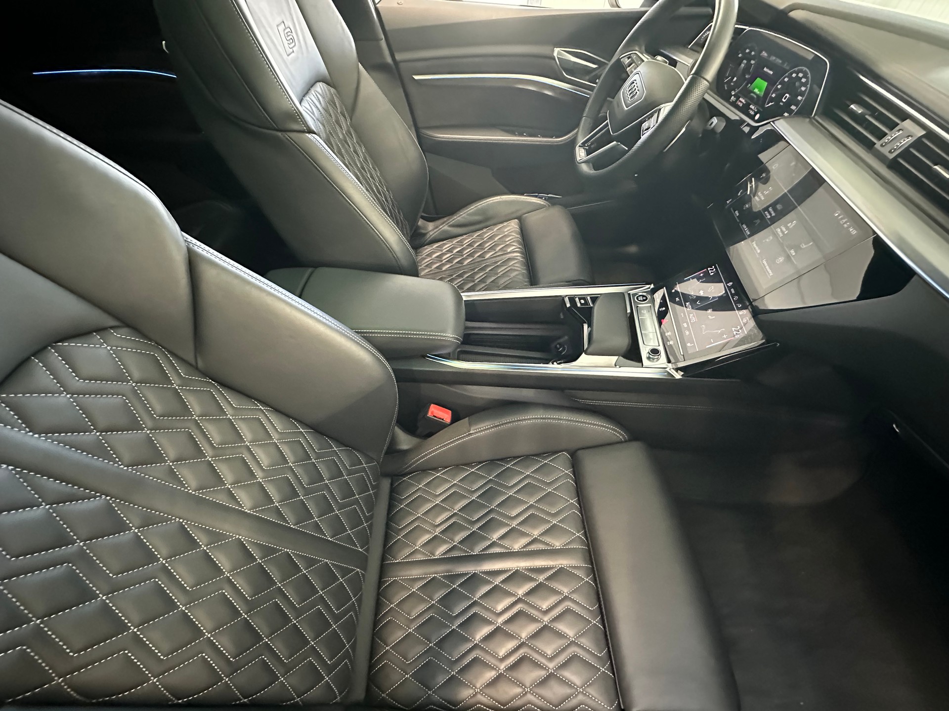 AUDI e-tron 55 Sportback S Line quattro-image-11