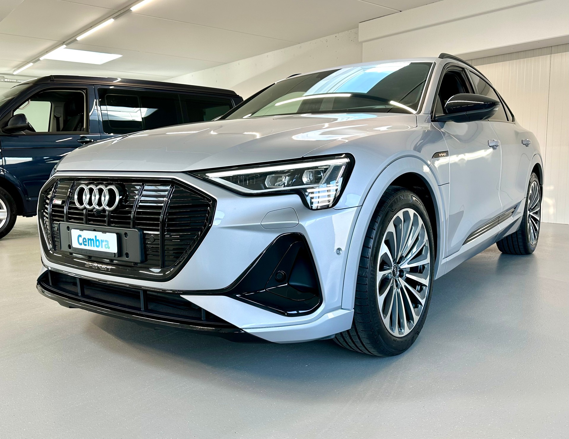 AUDI e-tron 55 Sportback S Line quattro-image-6