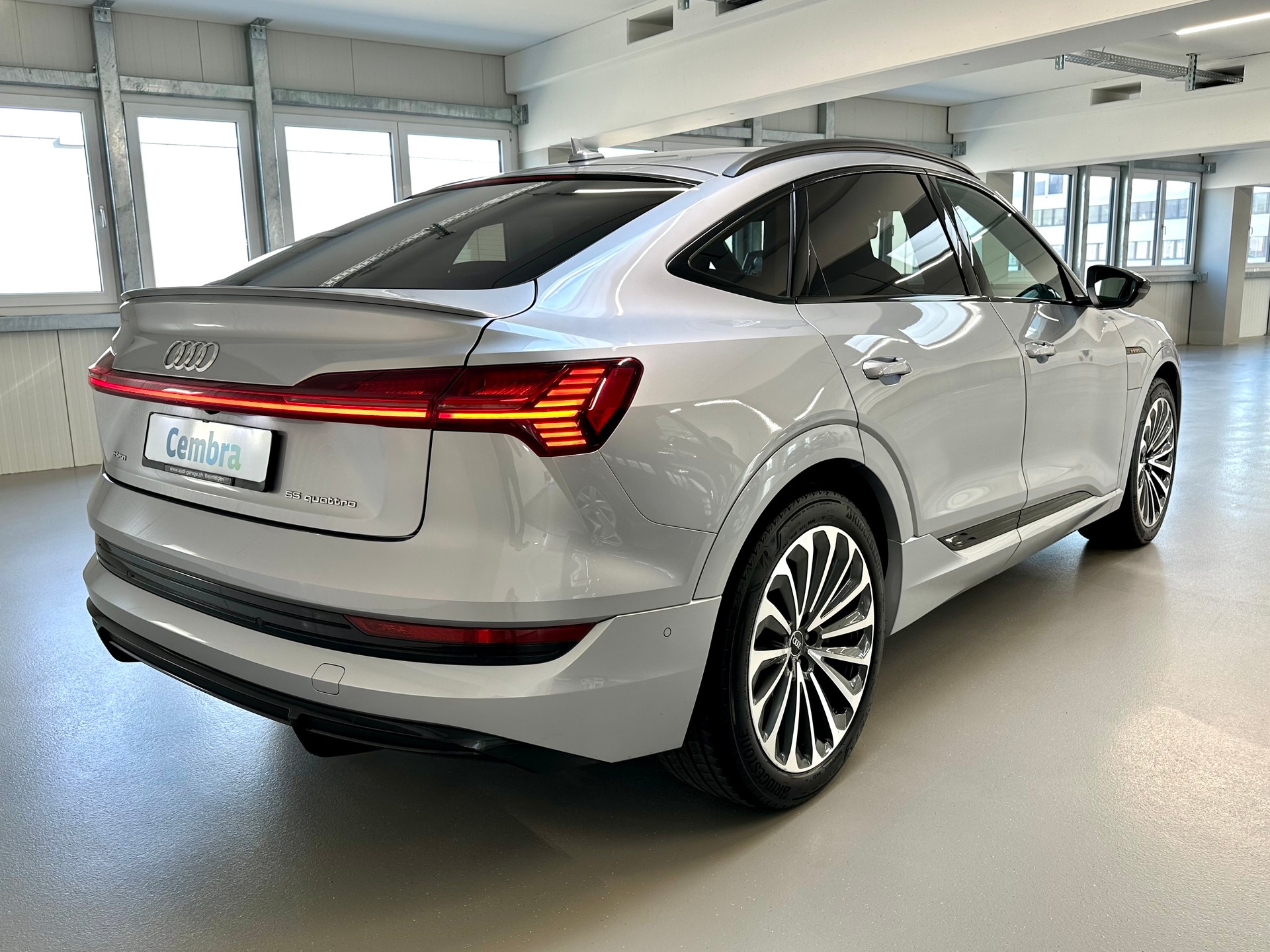 AUDI e-tron 55 Sportback S Line quattro-image-2