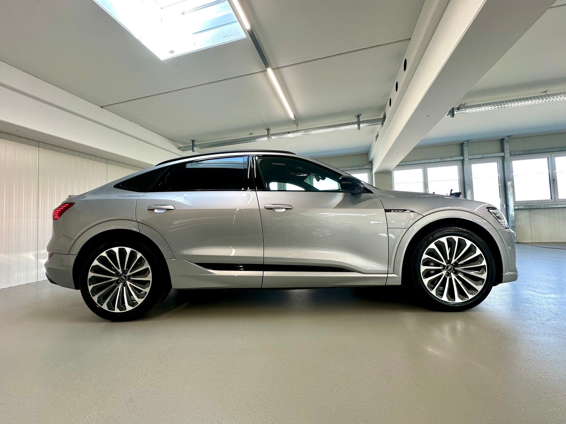 AUDI e-tron 55 Sportback S Line quattro-image-1