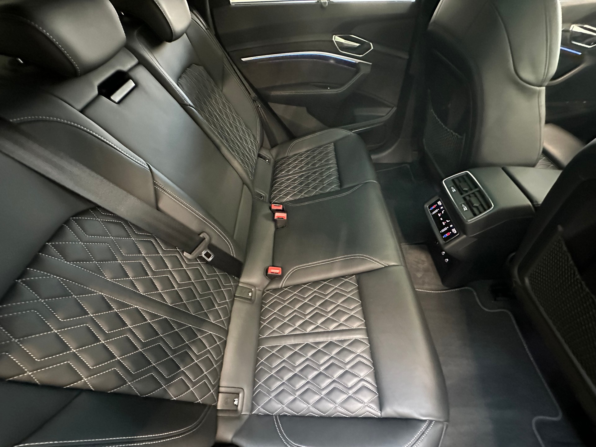 AUDI e-tron 55 Sportback S Line quattro-image-14