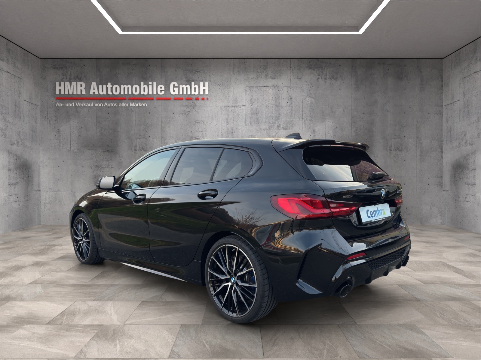 BMW M135i xDrive Steptronic-showroom-element-1