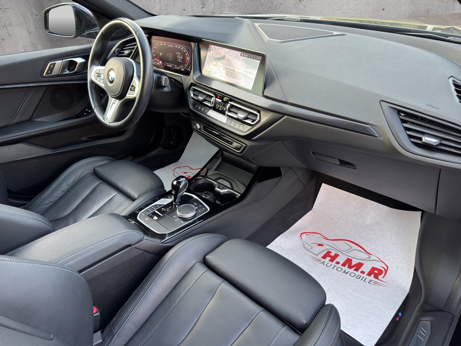 BMW M135i xDrive Steptronic-image-10