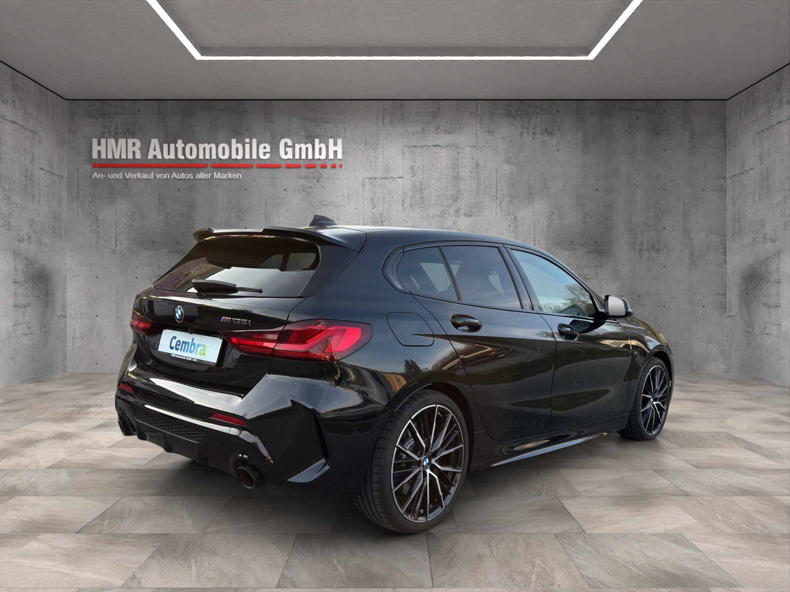 BMW M135i xDrive Steptronic-showroom-element-3