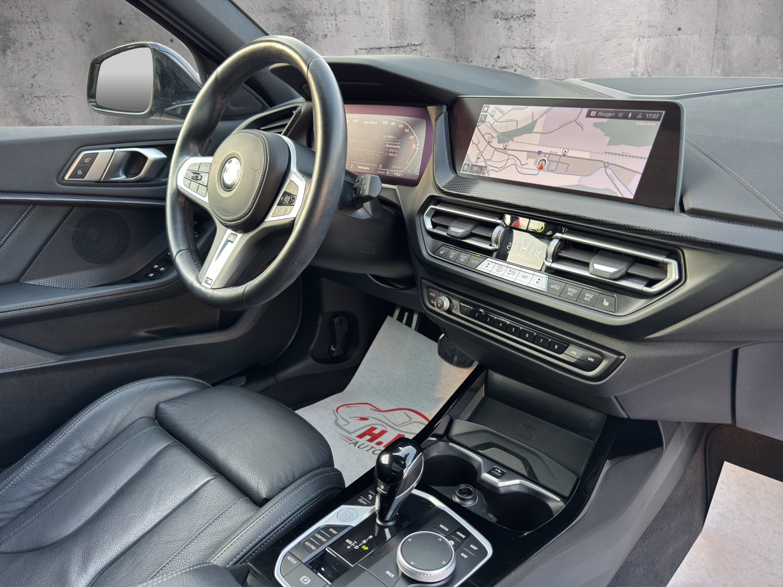 BMW M135i xDrive Steptronic-image-12