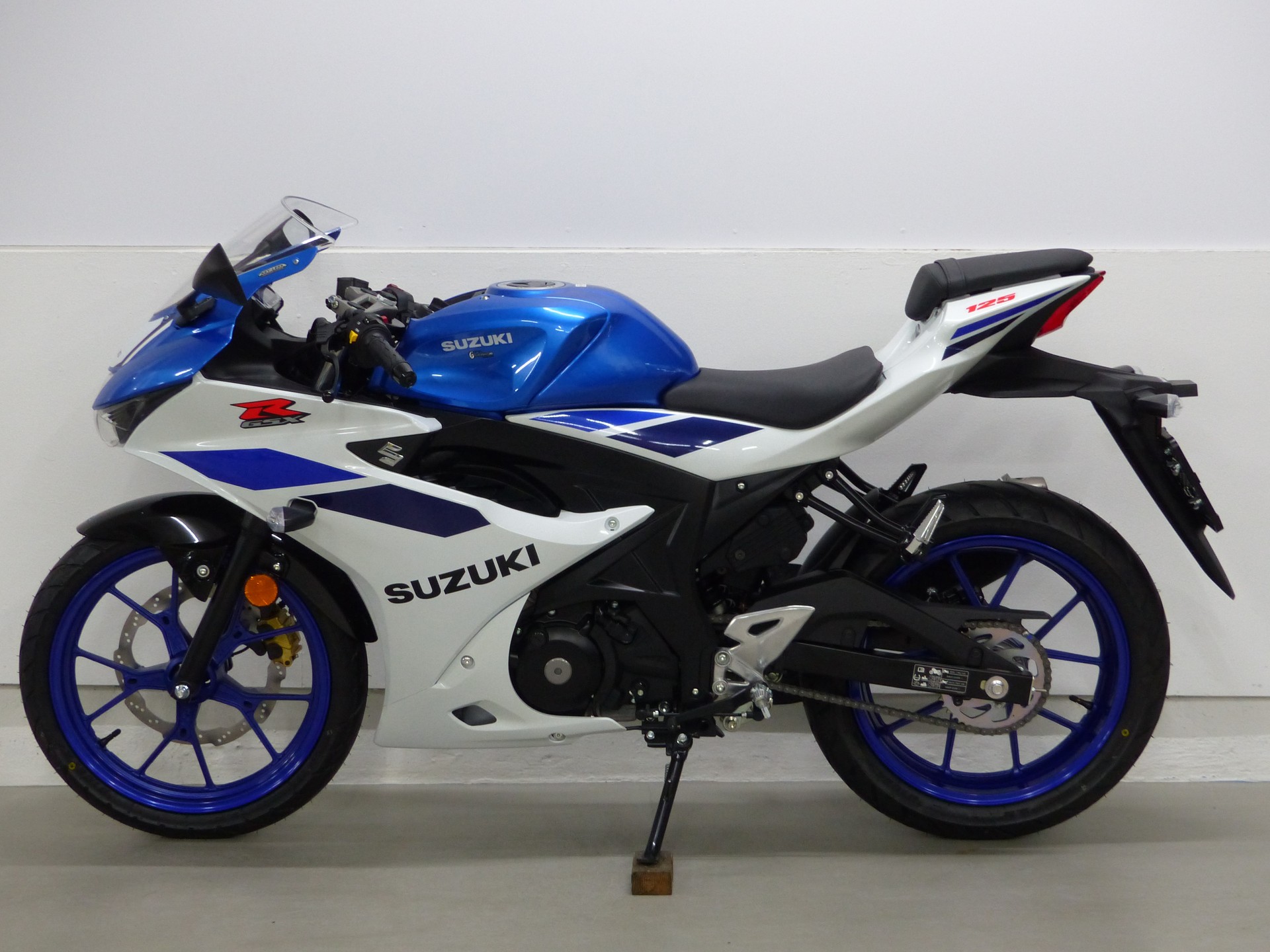 SUZUKI GSX-R 125 ABS-showroom-element-2
