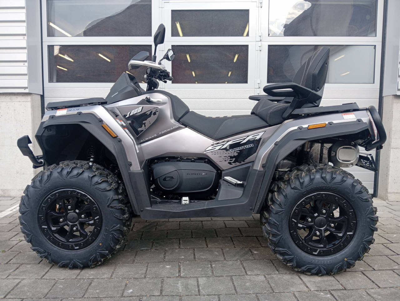 QJ SFA 1000 ABS EPS DLX Touring-showroom-element-1