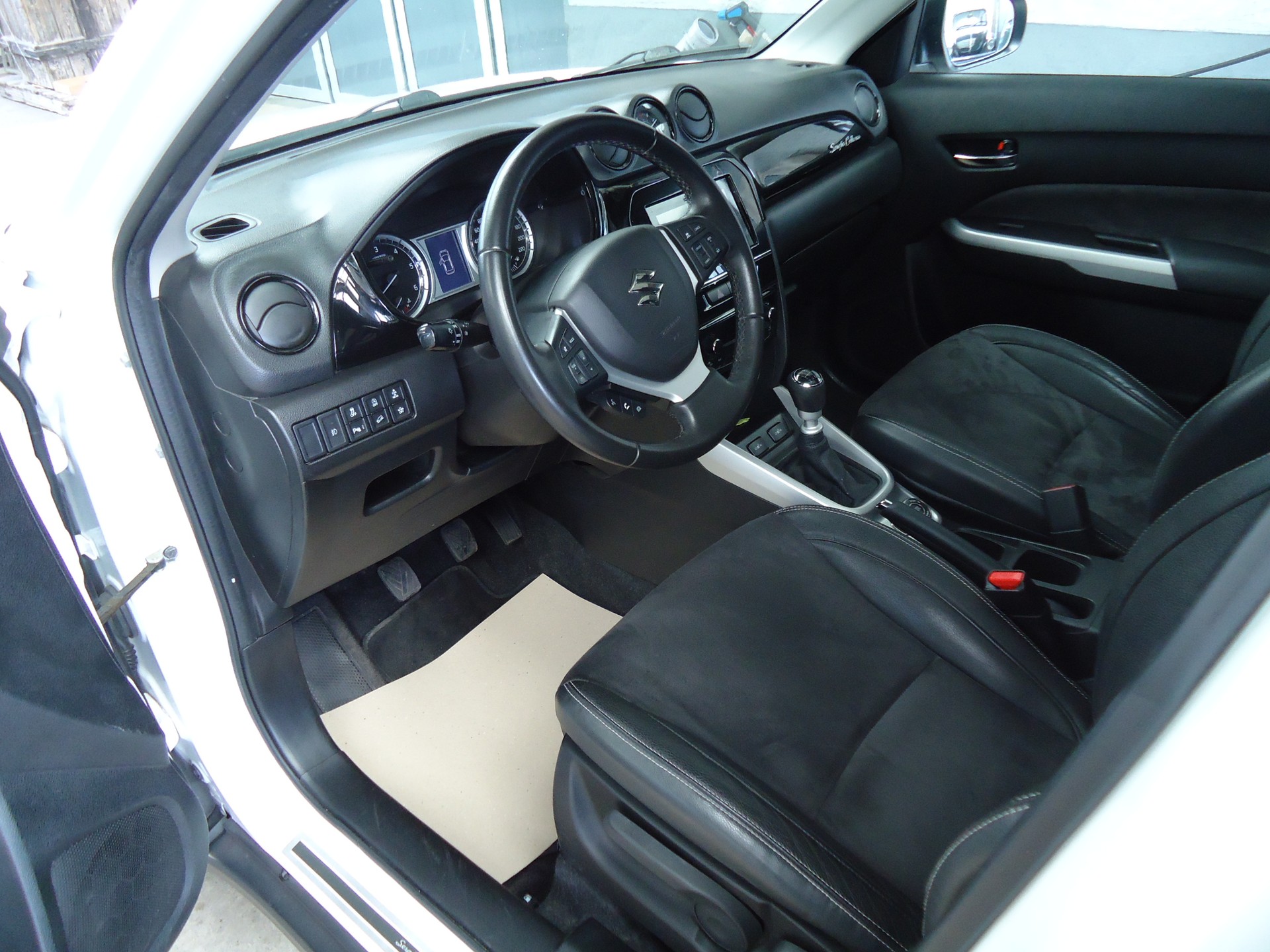 SUZUKI Vitara 1.6 TD Sergio Cellano Top-image-4