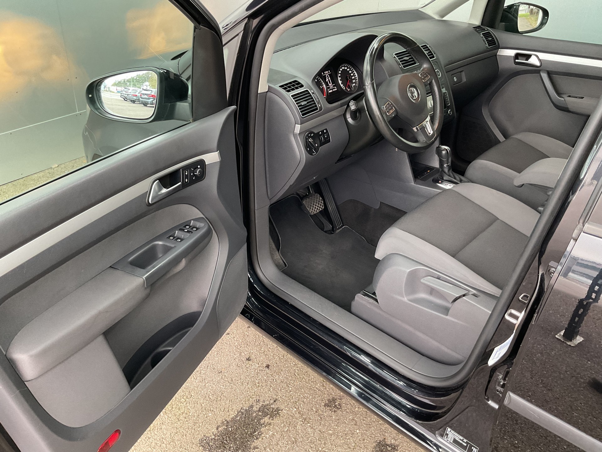 VW Touran 1.6 TDI Trendline DSG-image-7